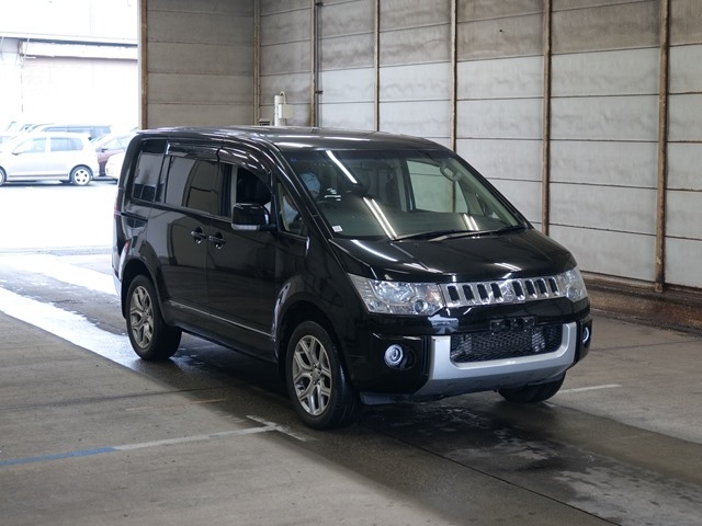 MITSUBISHI DELICA D5 2015