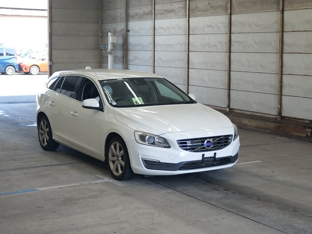VOLVO V60 2016