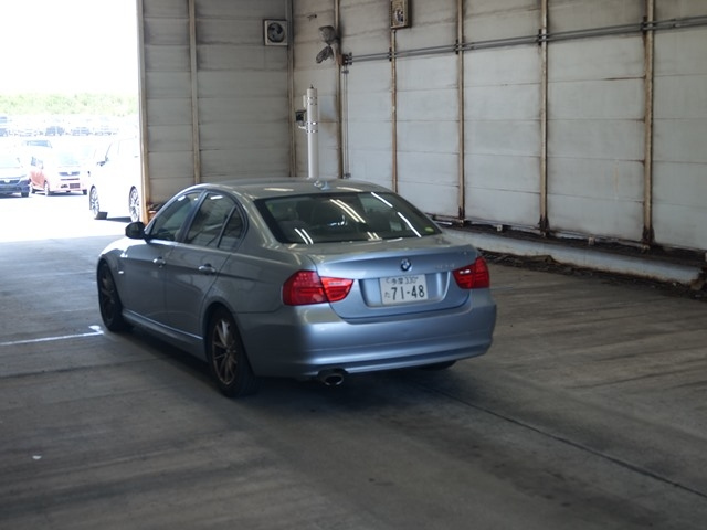 BMW 3 SERIES 2011