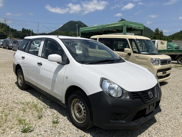 NISSAN AD 2018