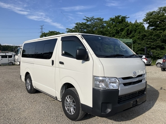 TOYOTA HIACE VAN 2020