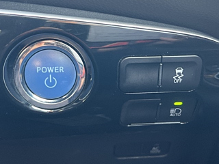 TOYOTA PRIUS 2021