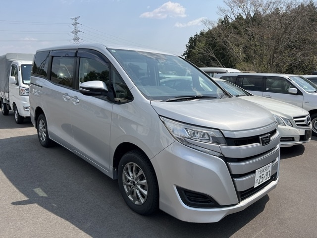 TOYOTA NOAH 2019