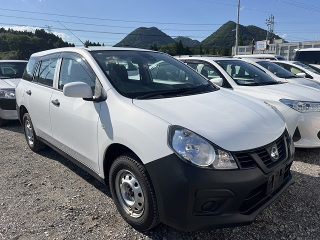 NISSAN AD 2018