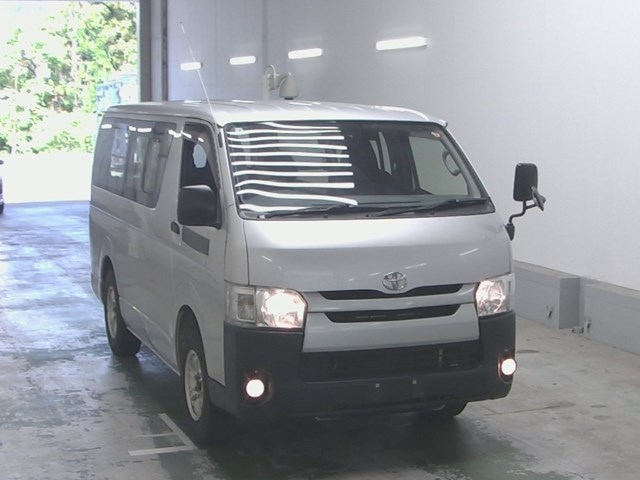 TOYOTA HIACE VAN