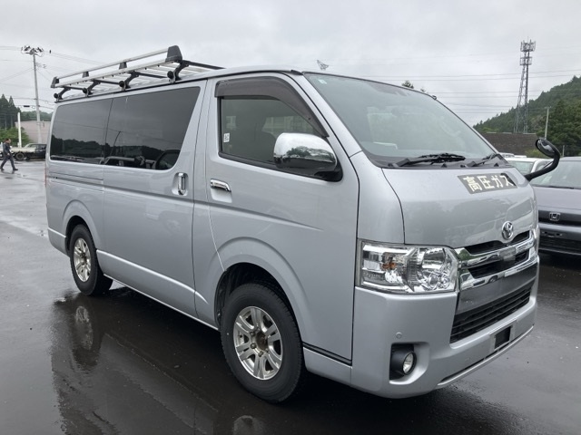TOYOTA HIACE VAN 2020