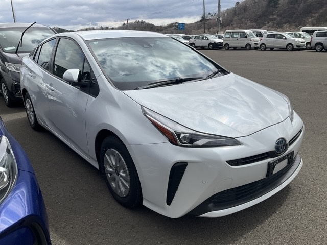 TOYOTA PRIUS 2021
