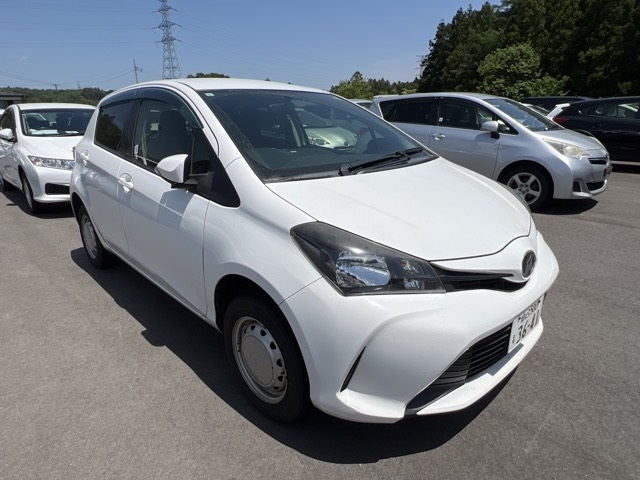 TOYOTA VITZ 2015