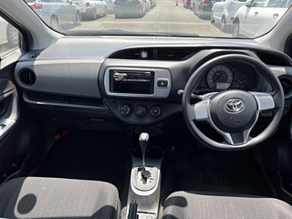 TOYOTA VITZ 2015
