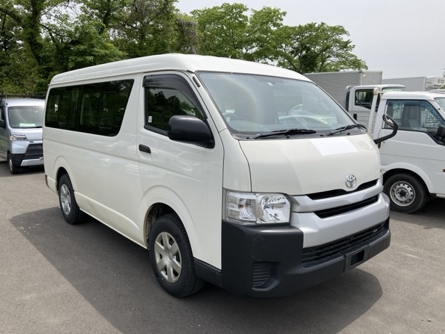 TOYOTA HIACE 2016