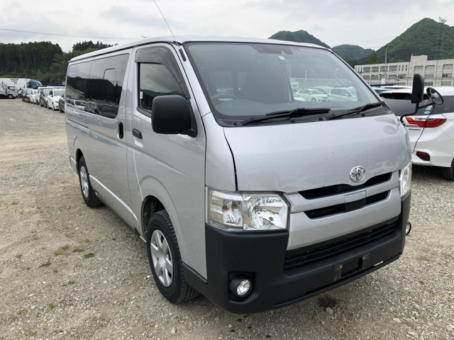 TOYOTA HIACE VAN 2020