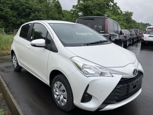 TOYOTA VITZ 2019