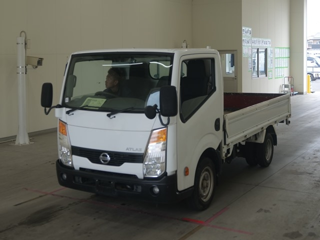 NISSAN TRUCK 2013