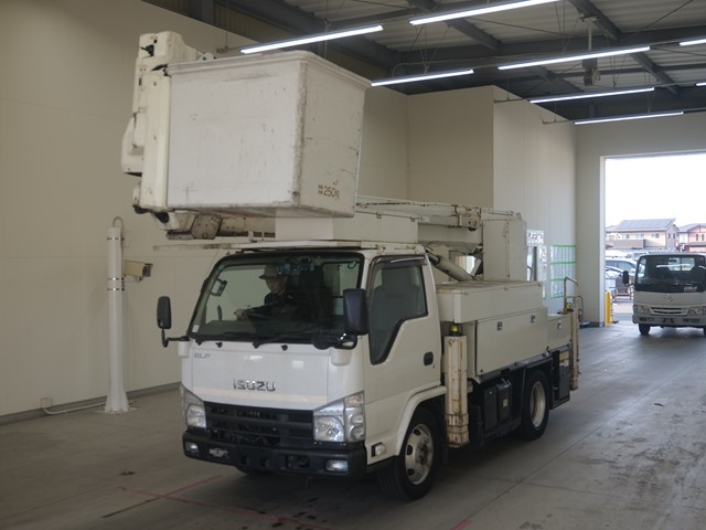 ISUZU ELF 2011