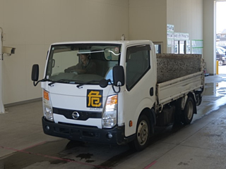 NISSAN TRUCK 2011