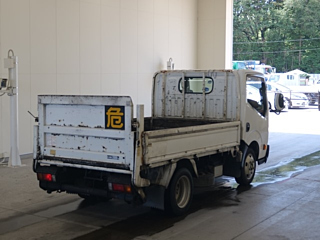 NISSAN TRUCK 2011