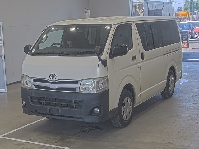 TOYOTA HIACE VAN 2010