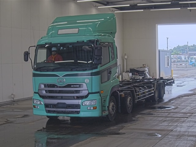 NISSAN TRUCK 2015