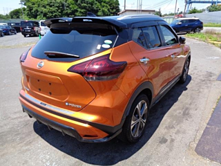NISSAN KIX 2020