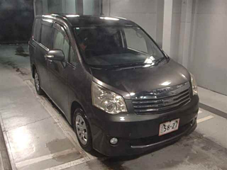 TOYOTA NOAH 2011