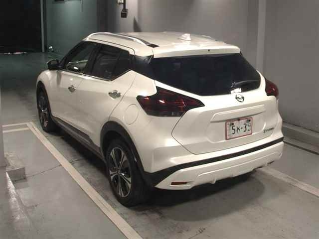 NISSAN KIX 2020
