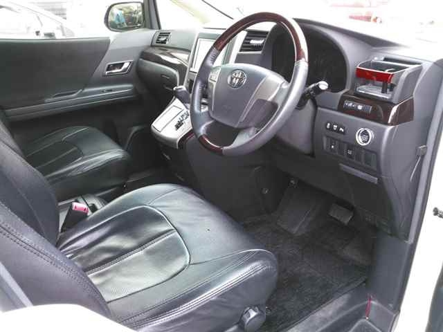 TOYOTA VELLFIRE 2012