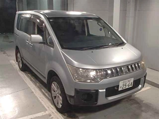 MITSUBISHI DELICA D5 2011