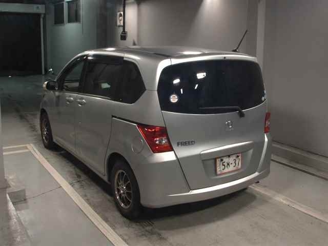 HONDA FREED 2010