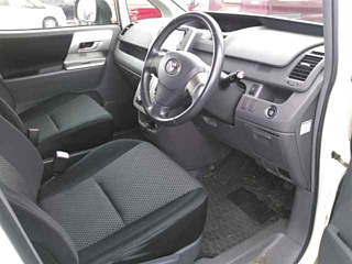 TOYOTA NOAH 2008