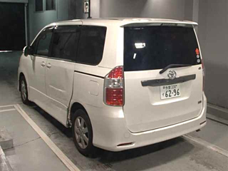 TOYOTA NOAH 2008