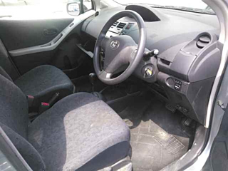 TOYOTA VITZ 2010