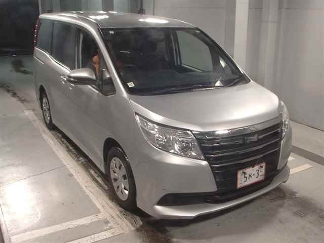 TOYOTA NOAH 2015
