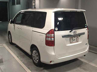 TOYOTA NOAH 2013