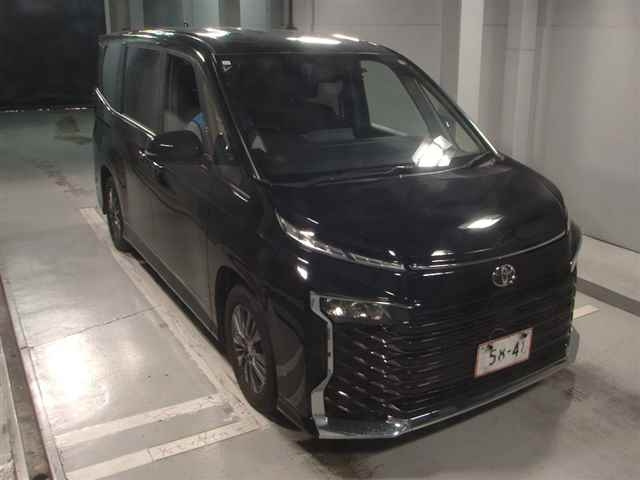 TOYOTA VOXY 2023