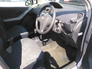 TOYOTA VITZ 2010