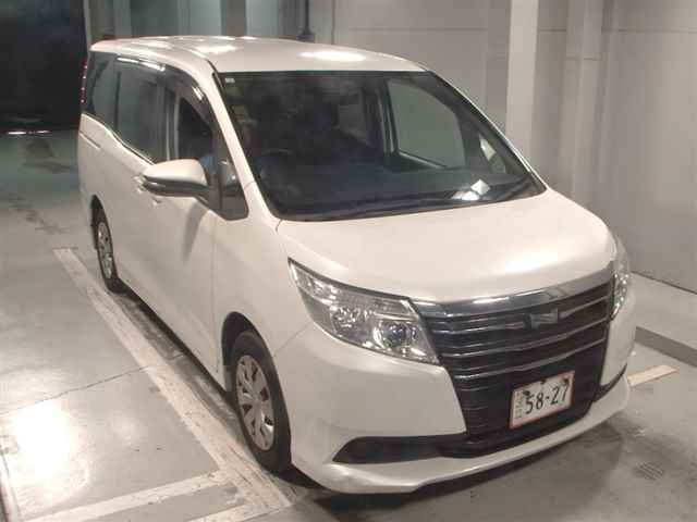TOYOTA NOAH 2014