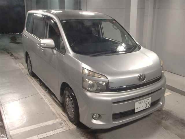 TOYOTA VOXY 2010