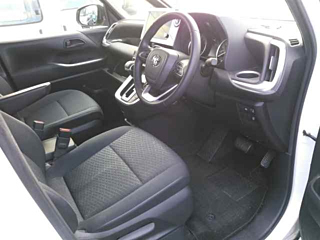 TOYOTA VOXY 2022