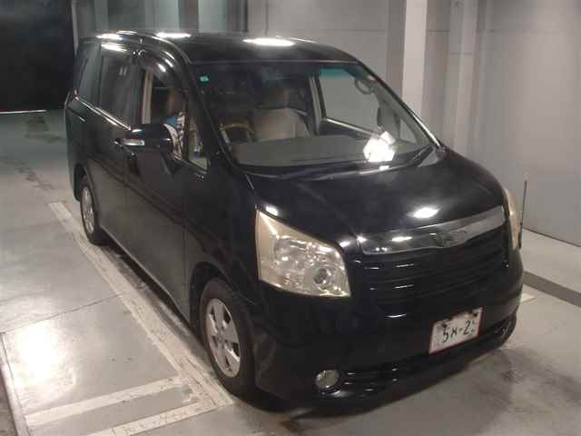 TOYOTA NOAH 2009
