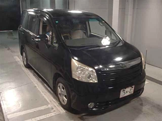 TOYOTA NOAH 2009