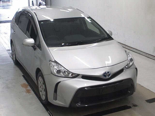 TOYOTA PRIUS ALPHA 2015