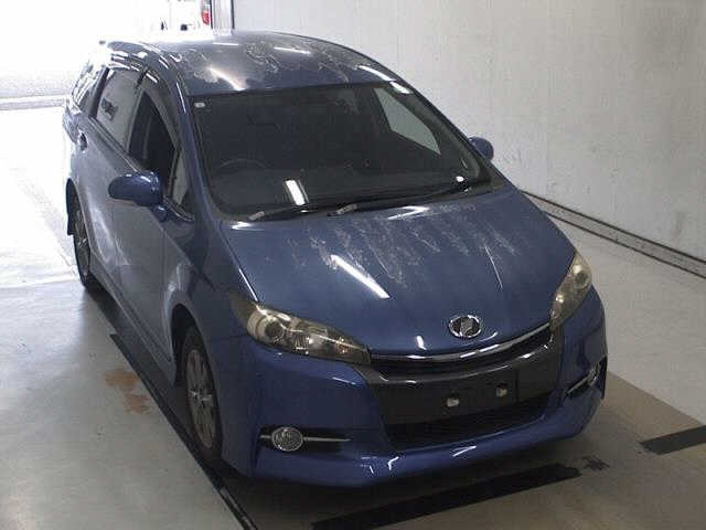 TOYOTA WISH 2013