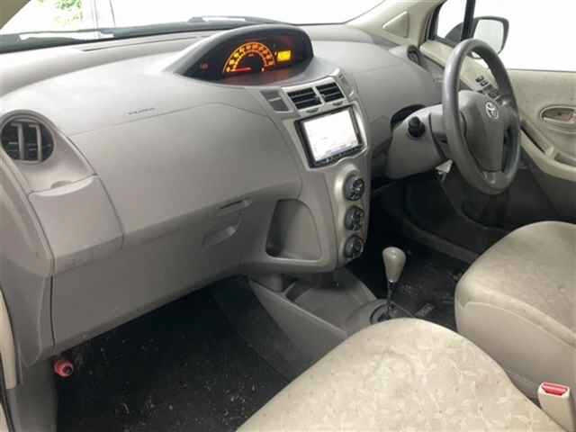 TOYOTA VITZ 2010