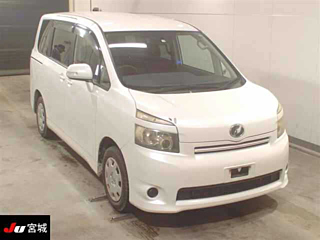 TOYOTA VOXY 2010