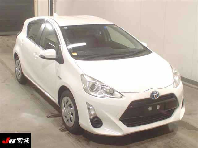 TOYOTA AQUA 2017