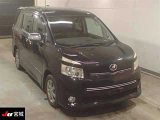 TOYOTA VOXY 2010