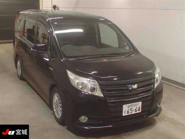 TOYOTA NOAH 2015