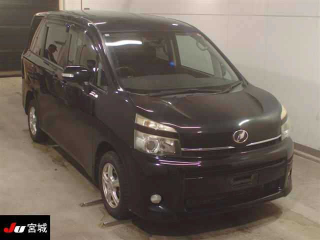 TOYOTA VOXY 2010