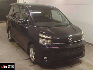 TOYOTA VOXY 2010