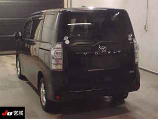 TOYOTA VOXY 2010
